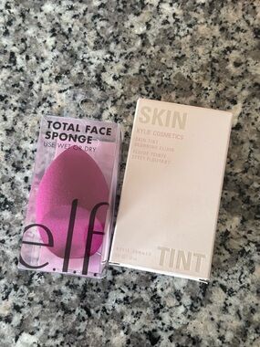 Kylie Cosmetics Skin Tint Blurring Elixir Foundation 2w + Elf Total Face Sponge